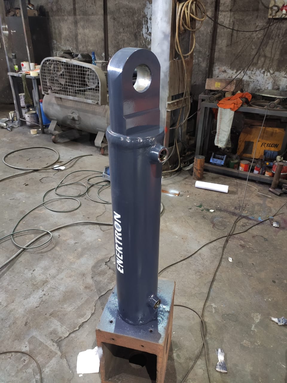 Hydraulic cylinder 